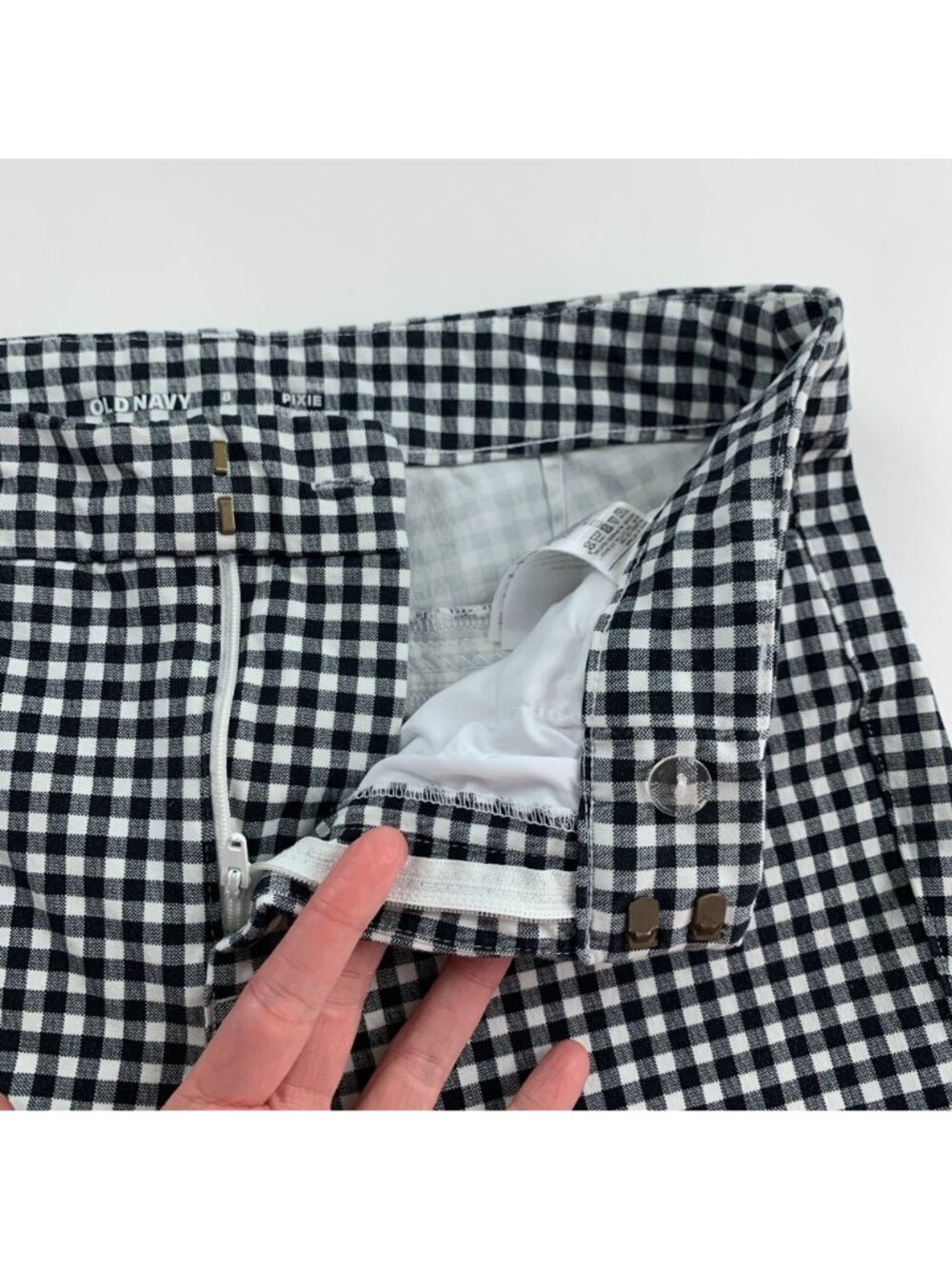 Old Navy Black White Gingham Checkered Stretch Canvas High Rise Pixie Pant 8 - Picture 4 of 8